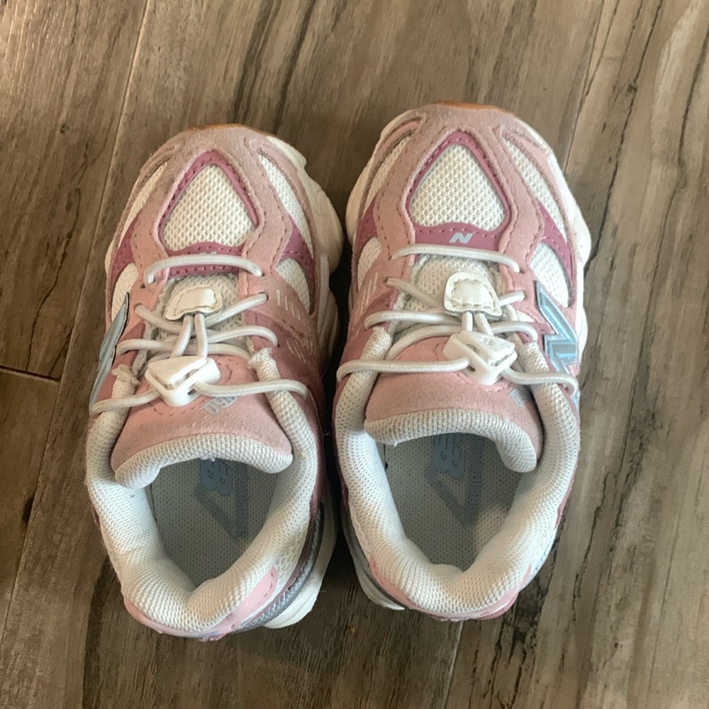 New Balance 9060 - Pink